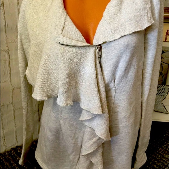 One Clothing Ebb & Flow Cascading Ruffle French Terry Sweater Sz L - Picture 4 of 4